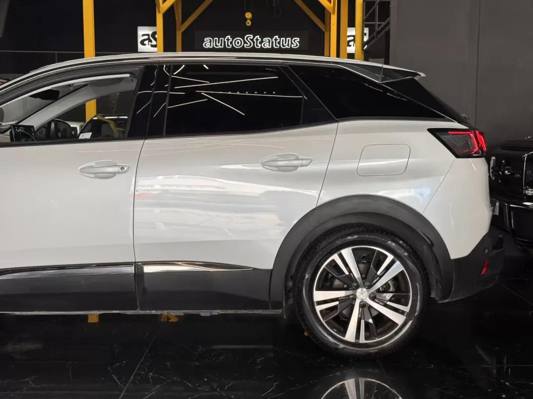 Peugeot 3008 2021 - 22990 EUR, 64900 km - AUTO.MOTO.pt - 64900km - foto 9 de 31