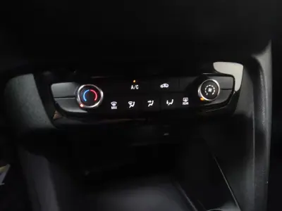 Opel Corsa 2021 - 13900 EUR, 80000 km - AUTO.MOTO.pt - 80000km - foto 23 de 29