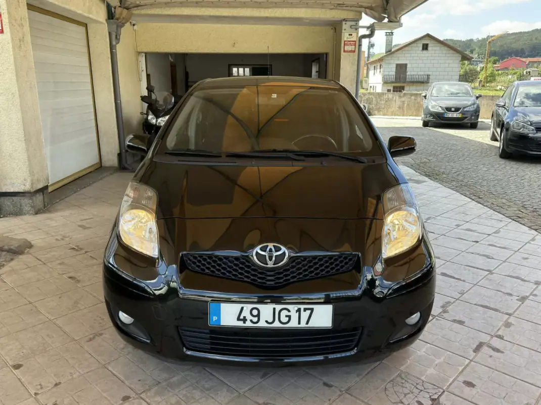 Toyota Yaris 2010 - 5500 EUR, 207295 km - AUTO.MOTO.pt - 207295km - foto 12 de 26