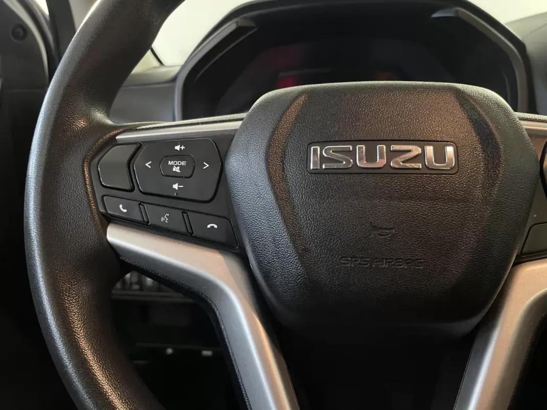 Isuzu D-Max 2023 - 32950 EUR, 32000 km - AUTO.MOTO.pt - 32000km - foto 20 de 26
