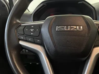 Isuzu D-Max 2023 - 32950 EUR, 32000 km - AUTO.MOTO.pt - 32000km - foto 20 de 26