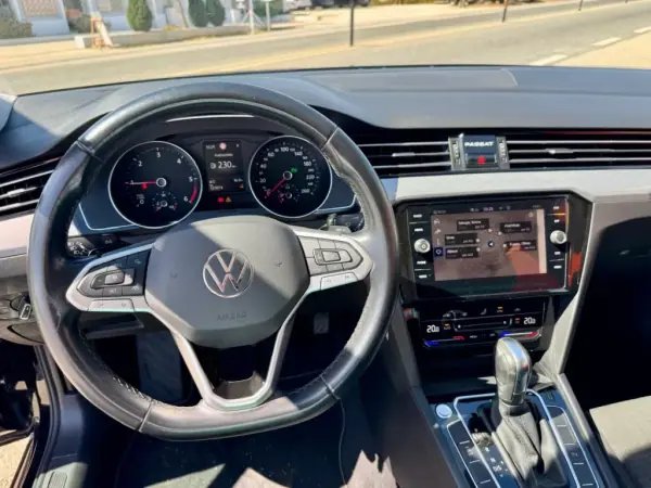 Volkswagen Passat Variant 2021 - 24950 EUR, 123074 km - AUTO.MOTO.pt - 123074km - foto 6 de 10