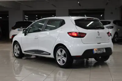 Renault Clio 2015 - 7900 EUR, 146950 km - AUTO.MOTO.pt - 146950km - foto 4 de 15