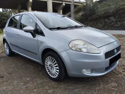 Fiat Grande Punto 2006 - 2750 EUR, 210000 km - AUTO.MOTO.pt - 210000km - foto 3 de 20