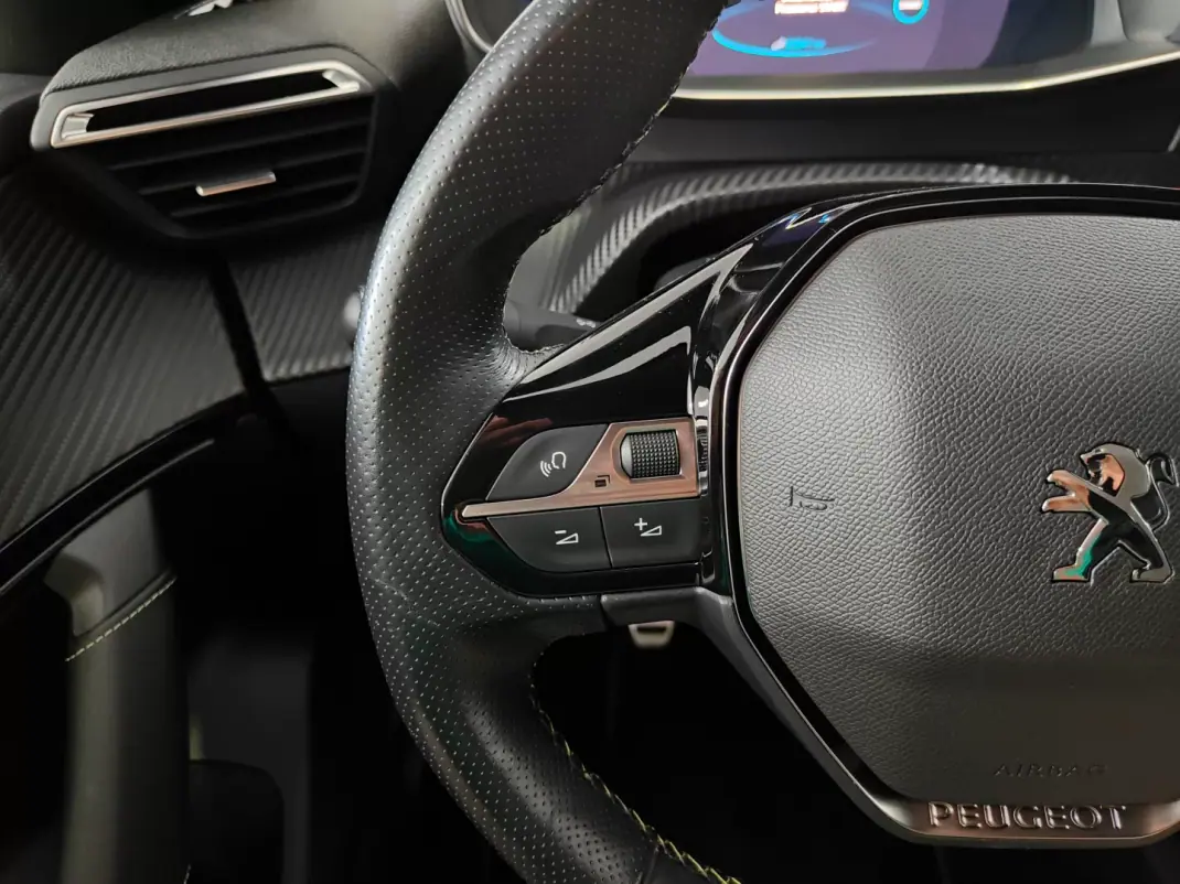 Peugeot 2008 2020 - 15990 EUR, 67000 km - AUTO.MOTO.pt - 67000km - foto 48 de 61