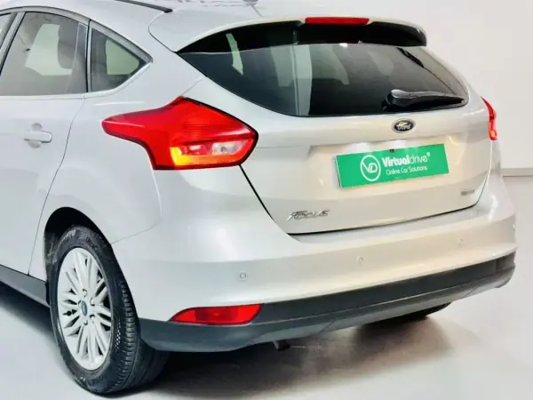 Ford Focus 2018 - 9950 EUR, 76000 km - AUTO.MOTO.pt - 76000km - foto 10 de 50