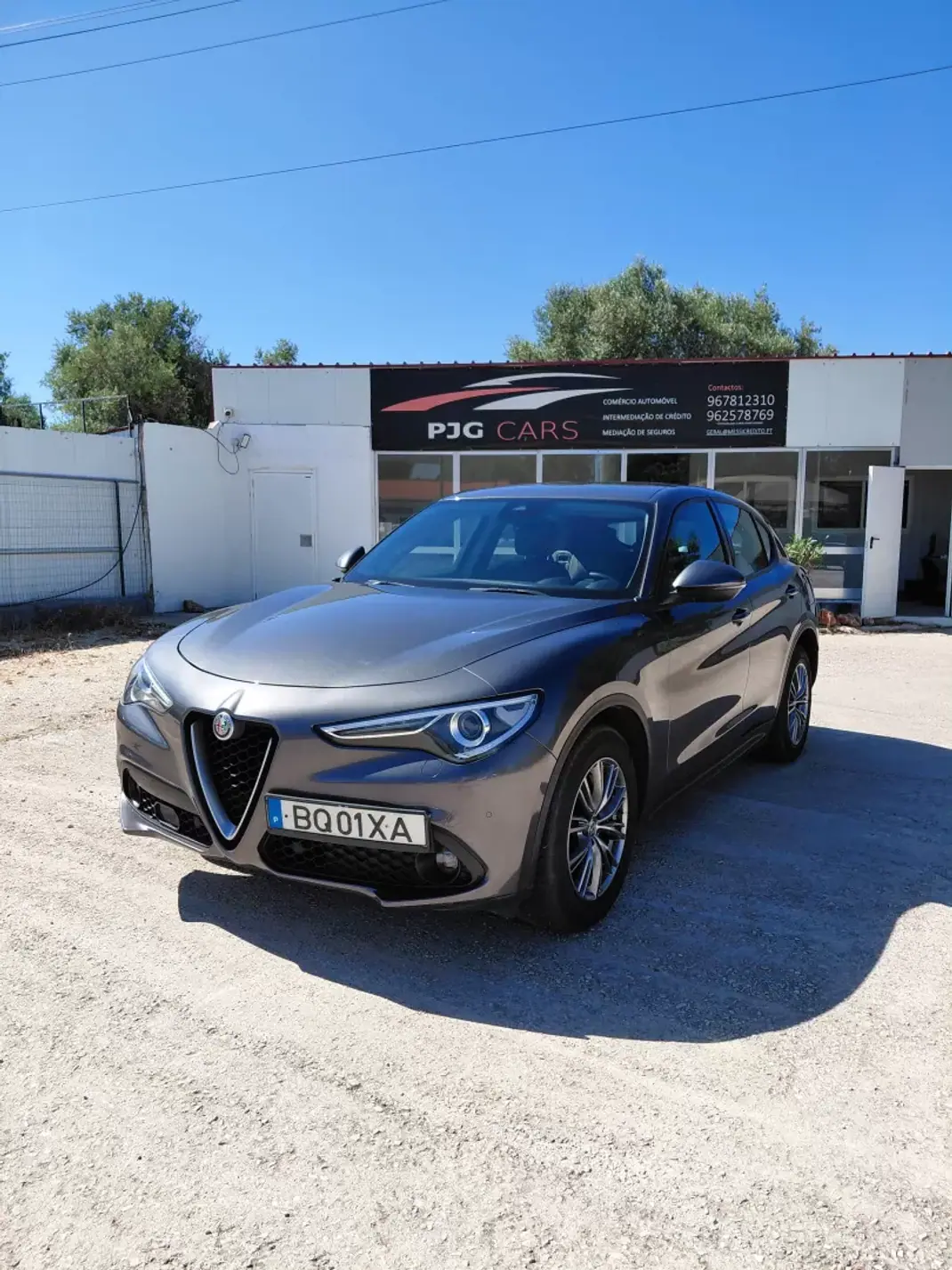 Alfa Romeo Stelvio 2018 - 25500 EUR, 160000 km - AUTO.MOTO.pt - 160000km - foto 1 de 14