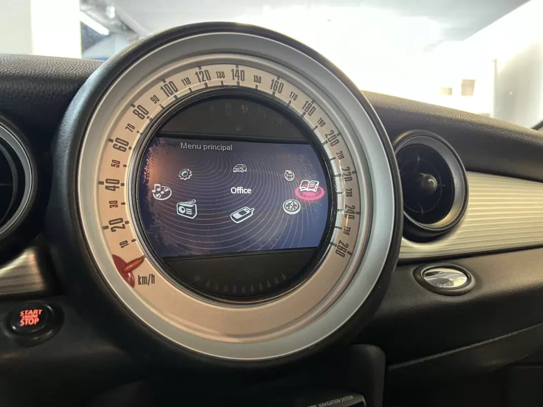 MINI 3 Portas 2012 - 6990 EUR, 185000 km - AUTO.MOTO.pt - 185000km - foto 30 de 41