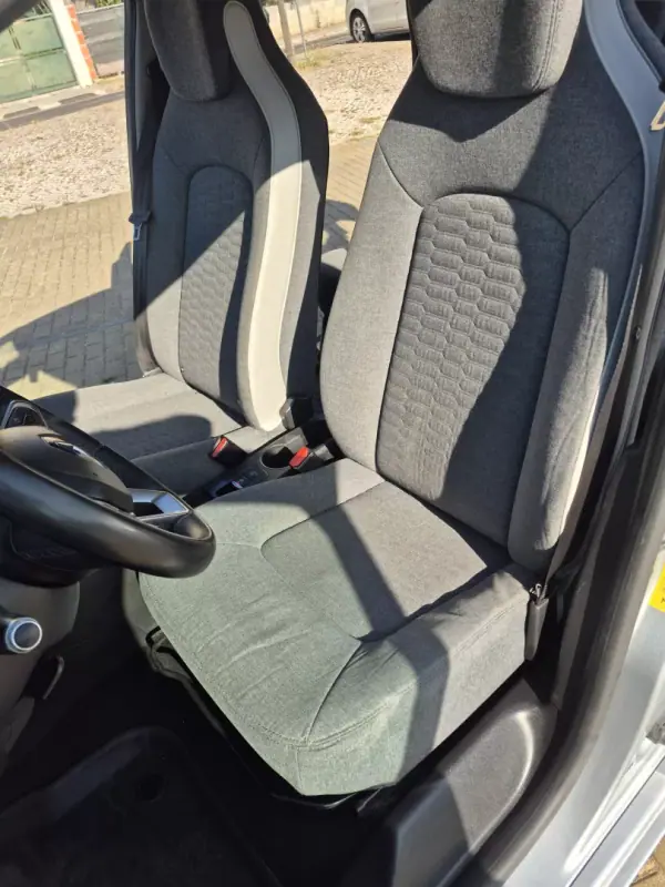 Renault Zoe 2020 - 12750 EUR, 133250 km - AUTO.MOTO.pt - 133250km - foto 24 de 29