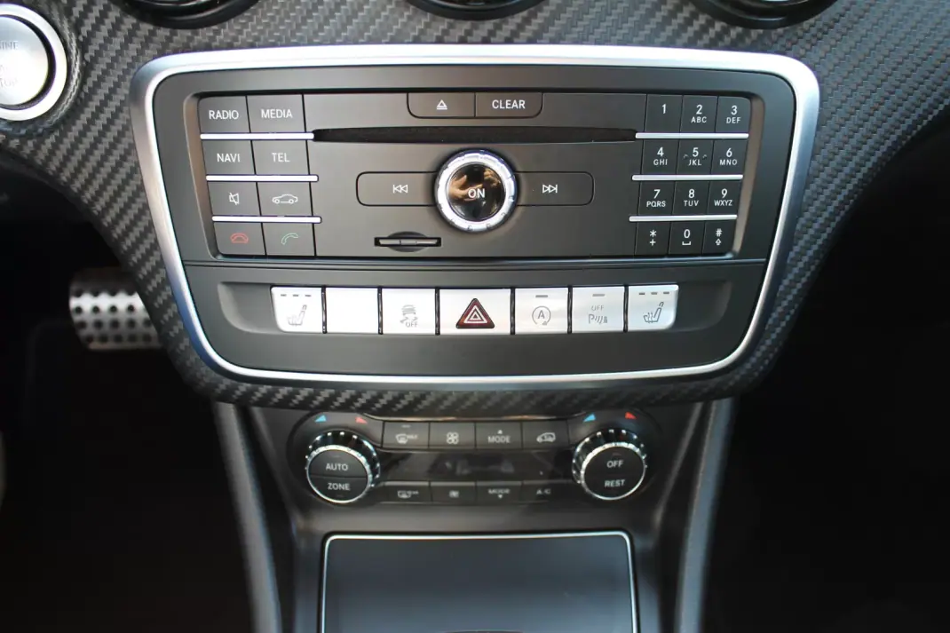 Mercedes-Benz A 45 AMG 2017 - 32990 EUR, 144000 km - AUTO.MOTO.pt - 144000km - foto 31 de 40
