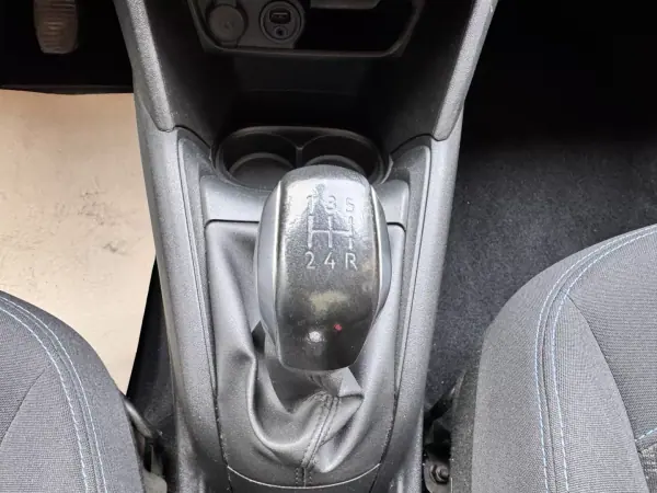 Peugeot 208 2018 - 9500 EUR, 95379 km - AUTO.MOTO.pt - 95379km - foto 18 de 22
