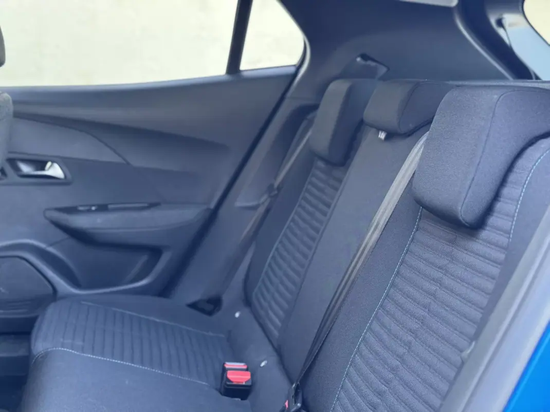 Peugeot e-2008 2022 - 16990 EUR, 109000 km - AUTO.MOTO.pt - 109000km - foto 10 de 12