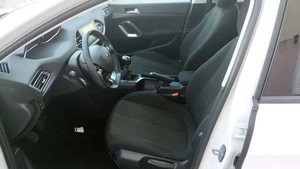 Peugeot 308 2019 - 11950 EUR, 114000 km - 114000km - foto 13 de 38