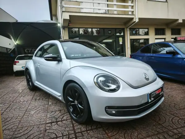 Volkswagen New Beetle 2012 - 12500 EUR, 170000 km - AUTO.MOTO.pt - 170000km - foto 6 de 26