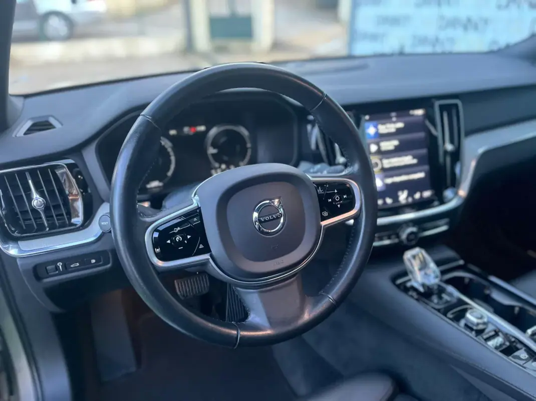 Volvo V60 2020 - 29000 EUR, 115000 km - AUTO.MOTO.pt - 115000km - foto 9 de 20
