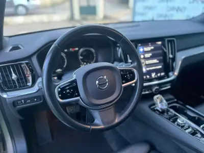 Volvo V60 2020 - 29000 EUR, 115000 km - AUTO.MOTO.pt - 115000km - foto 9 de 20