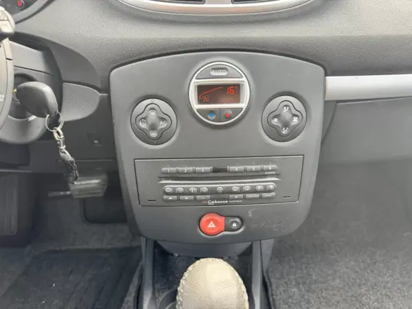 Renault Clio 2008 - 6500 EUR, 155923 km - AUTO.MOTO.pt - 155923km - foto 18 de 23