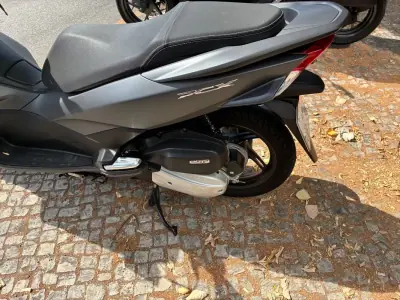 Honda PCX 125 2016 - 2350 EUR, 9998 km - AUTO.MOTO.pt - 9998km - foto 10 de 14
