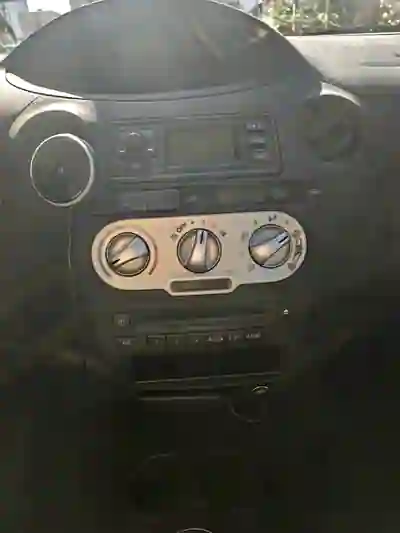 Toyota Yaris 2004 — foto 5 de 11