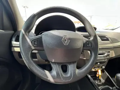 Renault Mégane 2013 - 6990 EUR, 253321 km - AUTO.MOTO.pt - 253321km - foto 10 de 17