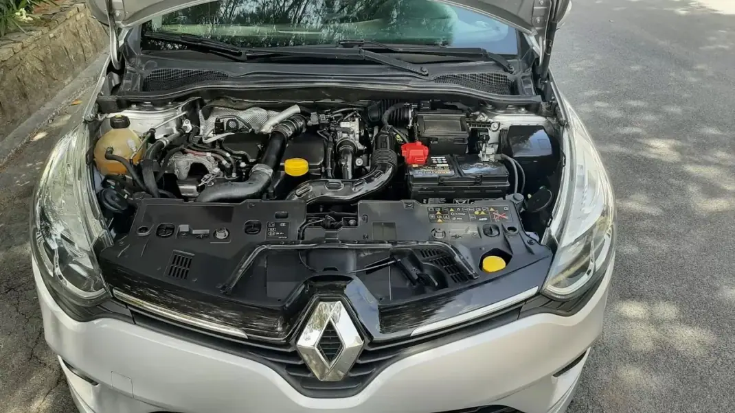 Renault Clio Sport Tourer 2018 - 11890 EUR, 89764 km - AUTO.MOTO.pt - 89764km - foto 45 de 46