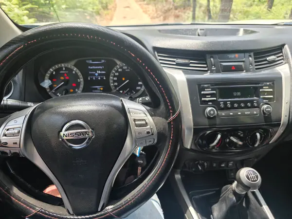 Nissan Navara 2016 - 22750 EUR, 211393 km - AUTO.MOTO.pt - 211393km - foto 9 de 10