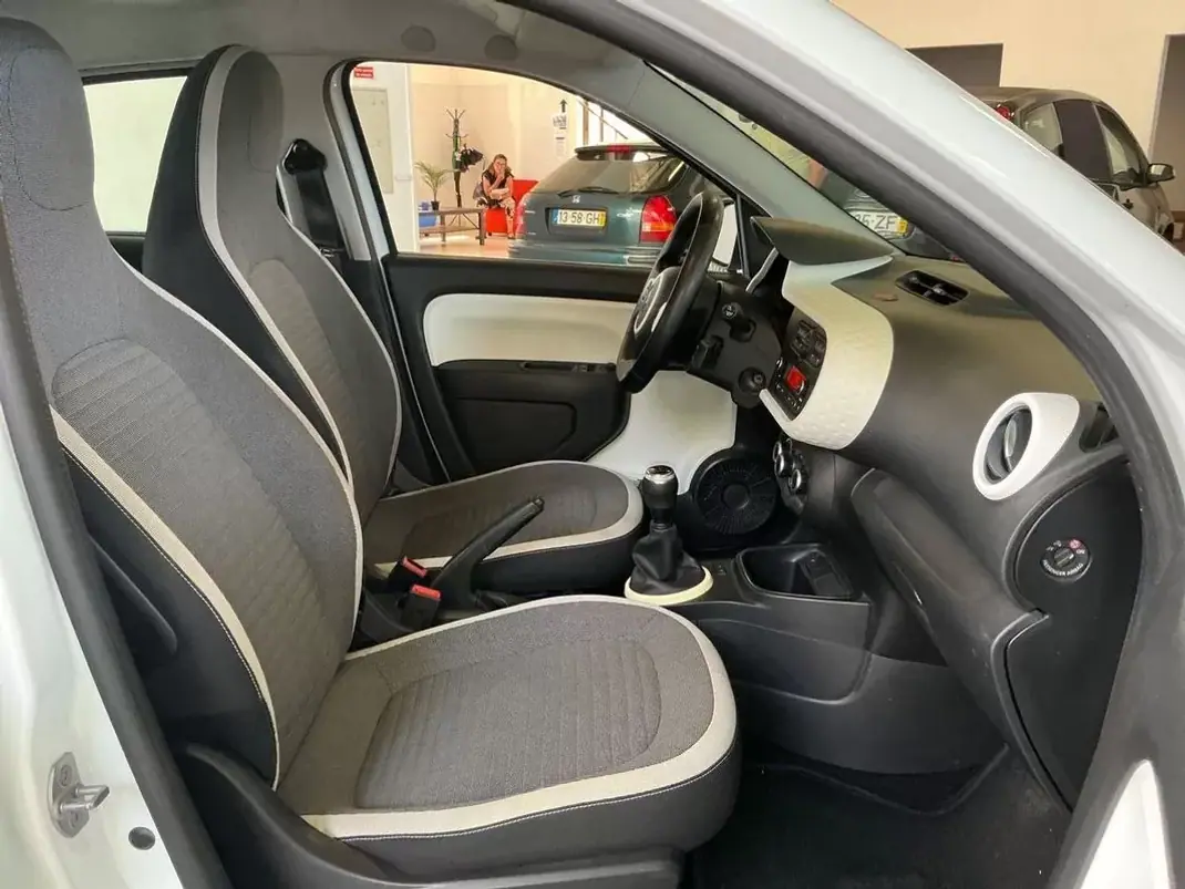 Renault Twingo 2019 - 10690 EUR, 38142 km - 38142km - foto 11 de 13