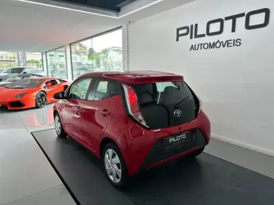 Toyota Aygo 2016 - 6990 EUR, 107121 km - AUTO.MOTO.pt - 107121km - foto 6 de 17