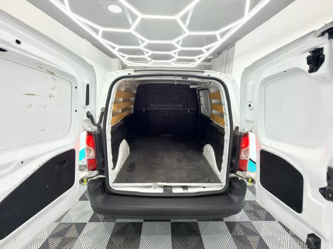 Citroën Berlingo 2019 - 11000 EUR, 128000 km - 128000km - foto 10 de 17