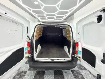 Citroën 2019 - 11000 EUR, 128000 km - AUTO.MOTO.pt - 128000km - foto 10 de 17