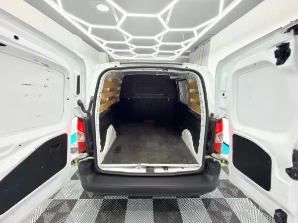 Citroën 2019 - 11000 EUR, 128000 km - AUTO.MOTO.pt - 128000km - foto 10 de 17