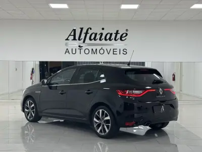 Renault Mégane 2016 - 12990 EUR, 118000 km - AUTO.MOTO.pt - 118000km - foto 5 de 30