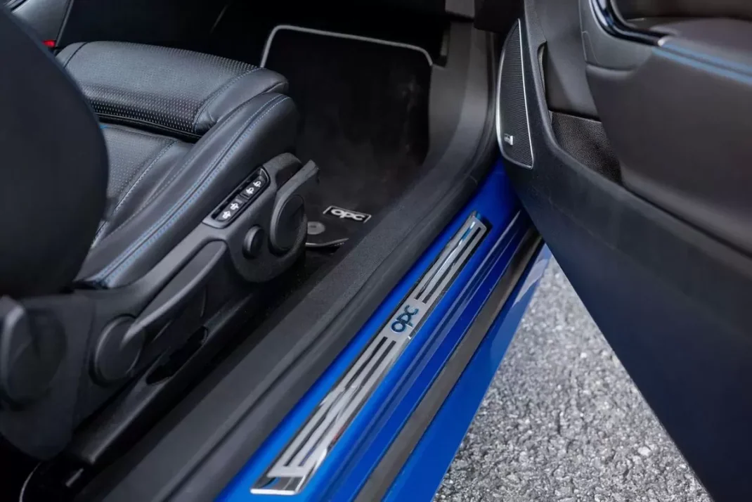 Opel Astra GTC 2013 - 23500 EUR, 109000 km - AUTO.MOTO.pt - 109000km - foto 36 de 47