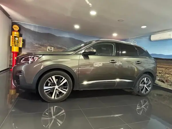 Peugeot 3008 1.5 BlueHDi Allure 2018 Diesel — 83 894 km Peugeot 3008 1.5 BlueHDi Allure 2018 Diesel