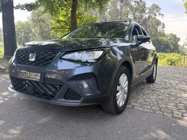 SEAT Arona 2025 - 22000 EUR, 10000 km - AUTO.MOTO.pt - 10000km - foto 2 de 27