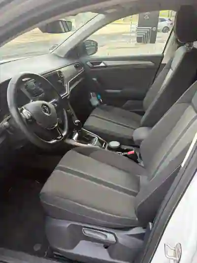 Volkswagen T-Roc 2021 - 19990 EUR, 42240 km - AUTO.MOTO.pt - 42240km - foto 5 de 9