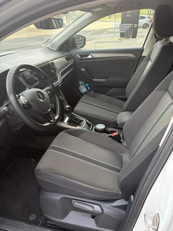 Volkswagen T-Roc 2021 - 19990 EUR, 42240 km - AUTO.MOTO.pt - 42240km - foto 5 de 9