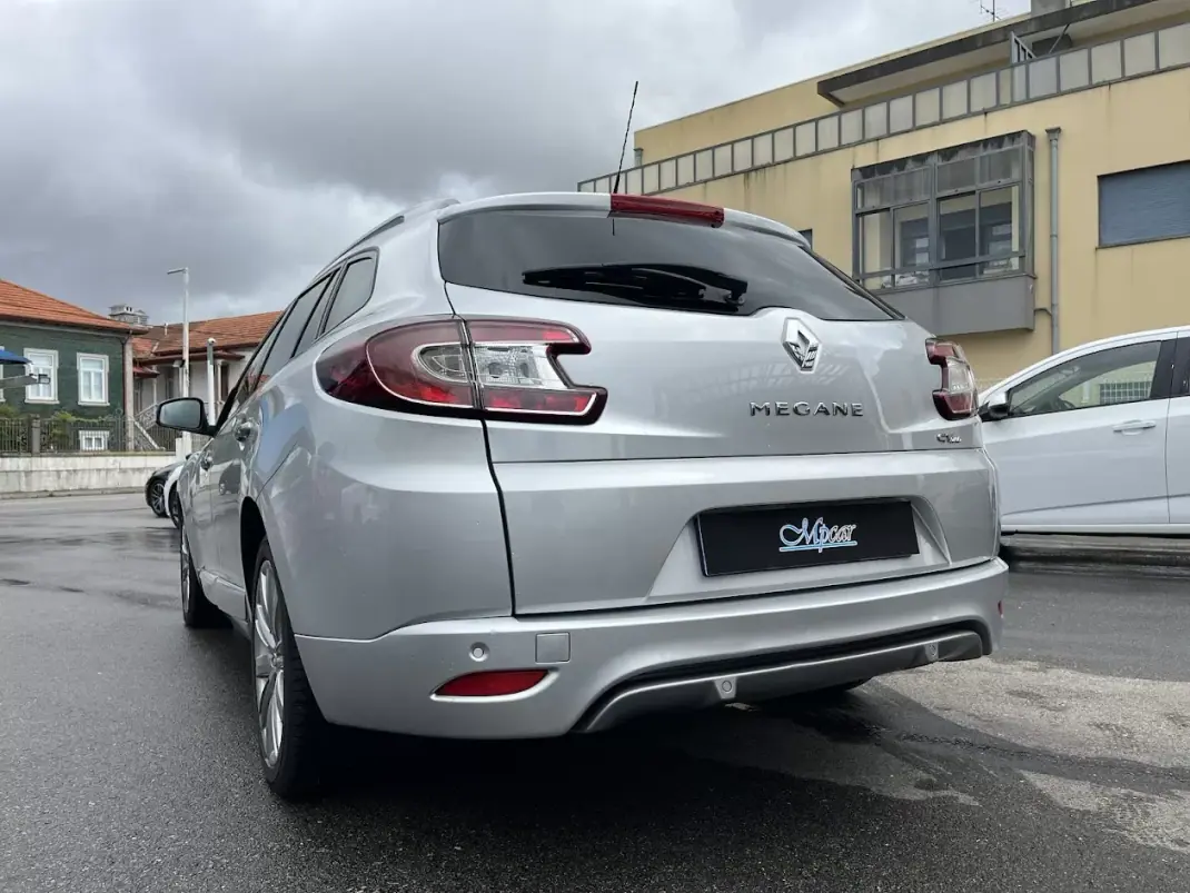 Renault Mégane Sport Tourer 2014 - 7750 EUR, 250000 km - AUTO.MOTO.pt - 250000km - foto 46 de 47