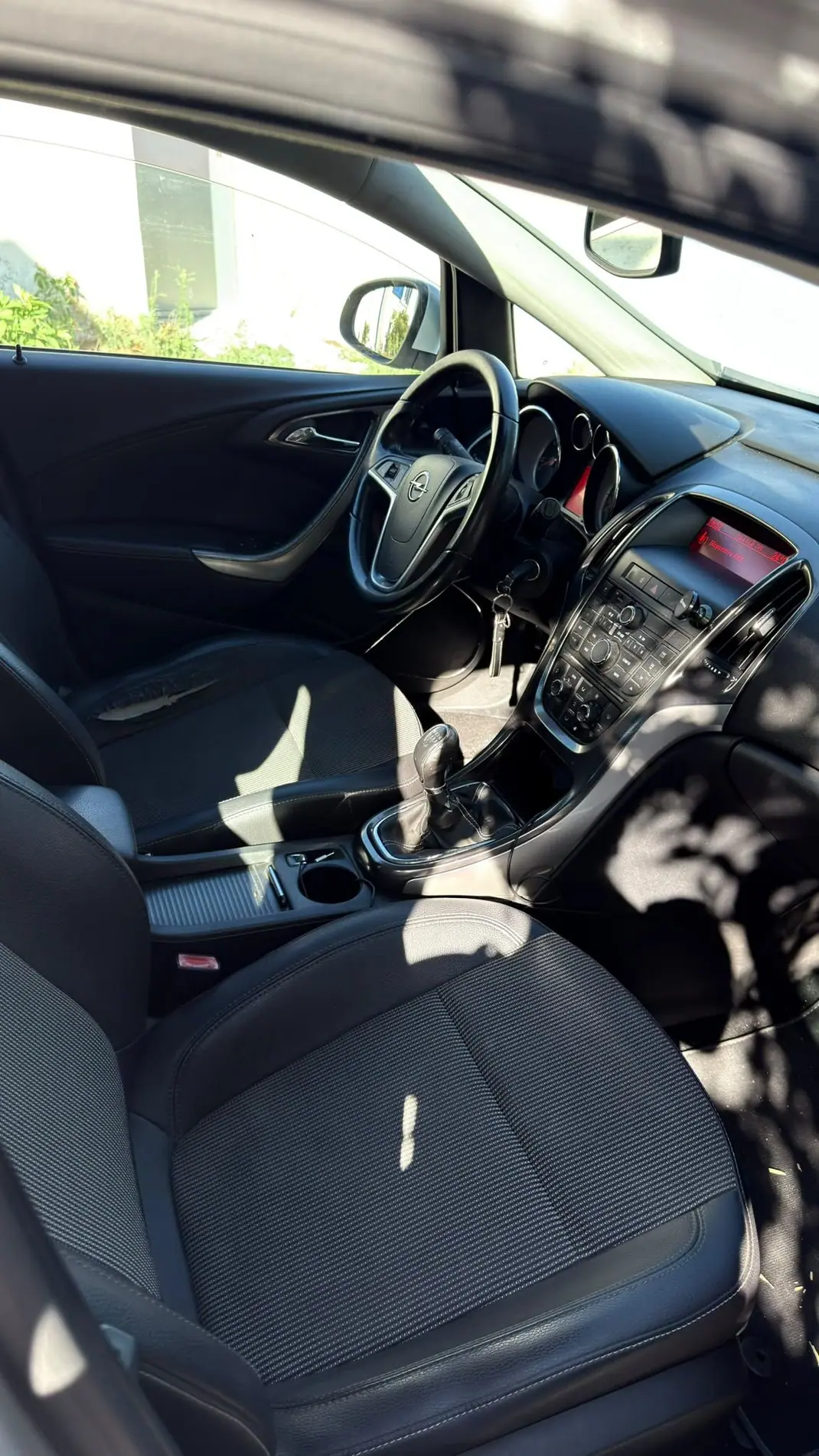 Opel Astra Sports Tourer 2011 - 4950 EUR, 217000 km - 217000km - foto 4 de 11