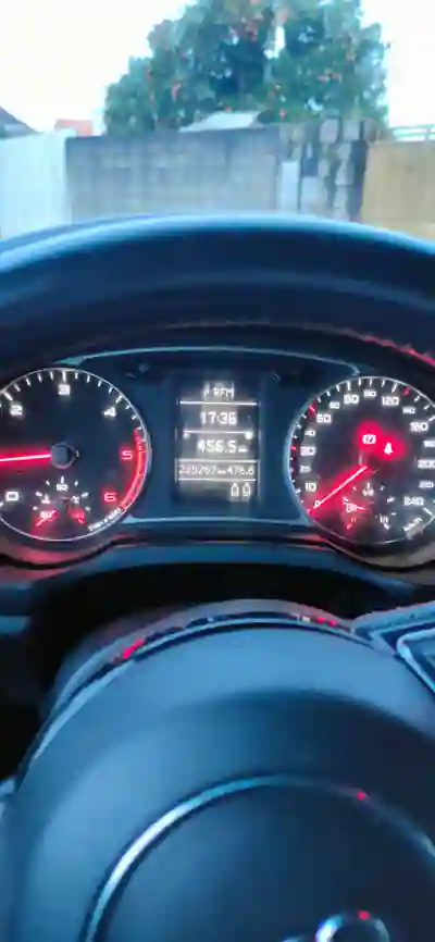 Audi A1 2012 - 9950 EUR, 225000 km - AUTO.MOTO.pt - 225000km - foto 5 de 10