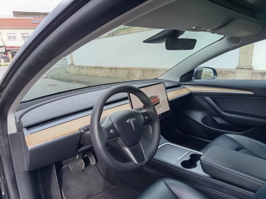 Tesla Model 3 2022 - 25990 EUR, 105900 km - AUTO.MOTO.pt - 105900km - foto 12 de 16
