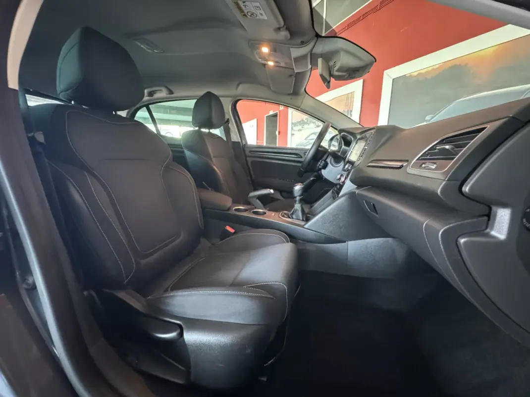 Renault Mégane 2016 - 12990 EUR, 137575 km - AUTO.MOTO.pt - 137575km - foto 13 de 20