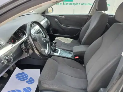 Volkswagen Passat Variant 2010 - 7750 EUR, 149120 km - AUTO.MOTO.pt - 149120km - foto 14 de 27