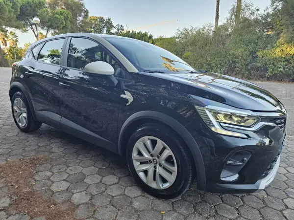 Renault Captur 1.0 TCe Equilibre 2022 Petrol — 58 500 km · Faro Renault Captur 1.0 TCe Equilibre 2022 Petrol