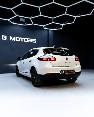 Renault Mégane 2014 - 9500 EUR, 220000 km - AUTO.MOTO.pt - 220000km - foto 10 de 28