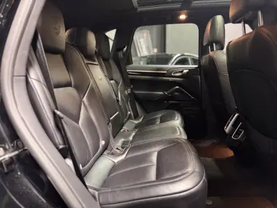 Porsche Cayenne 2017 - 42990 EUR, 155600 km - AUTO.MOTO.pt - 155600km - foto 29 de 31