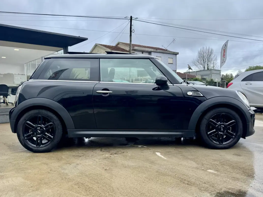MINI Cooper 2013 - 9999 EUR, 170000 km - AUTO.MOTO.pt - 170000km - foto 24 de 25