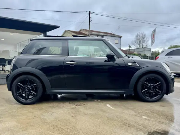 MINI Cooper 2013 - 9999 EUR, 170000 km - AUTO.MOTO.pt - 170000km - foto 24 de 25