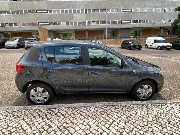 Dacia Sandero 2020 - 8500 EUR, 86000 km - 86000km - foto 3 de 10