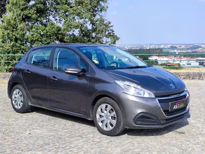 Peugeot 208 2019 - 8250 EUR, 213927 km - AUTO.MOTO.pt - 213927km - foto 5 de 22